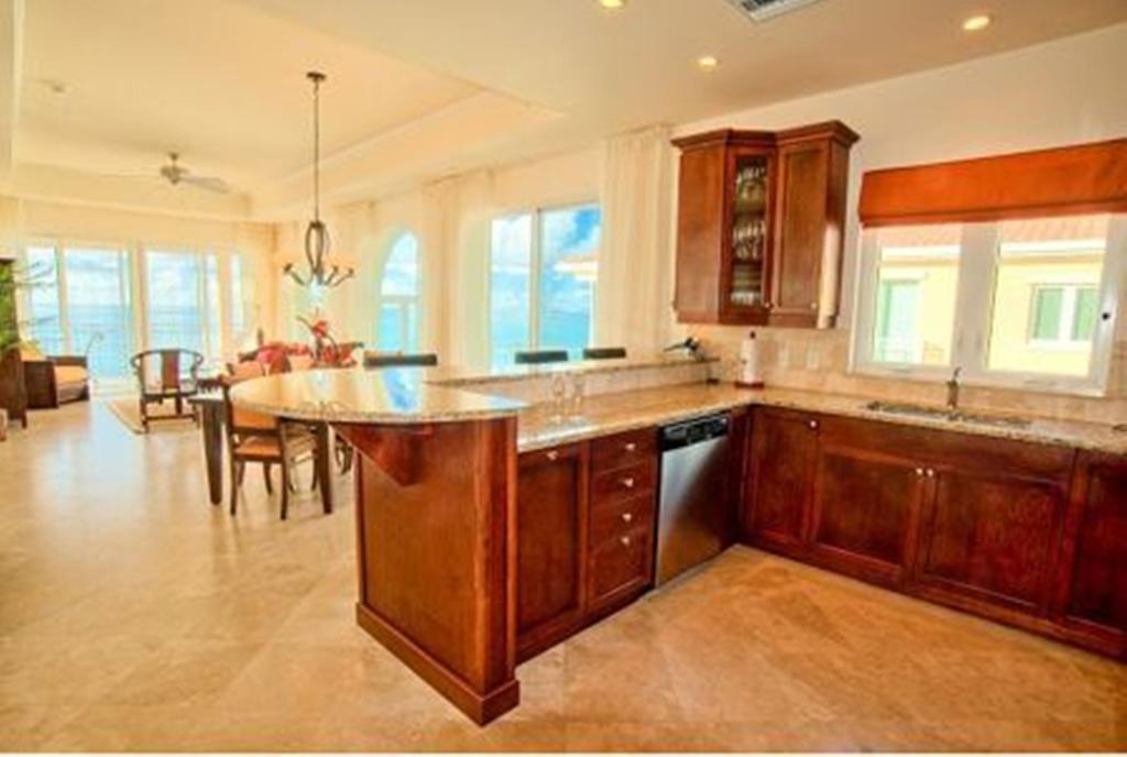 One-Bedroom Oceanfront Suite